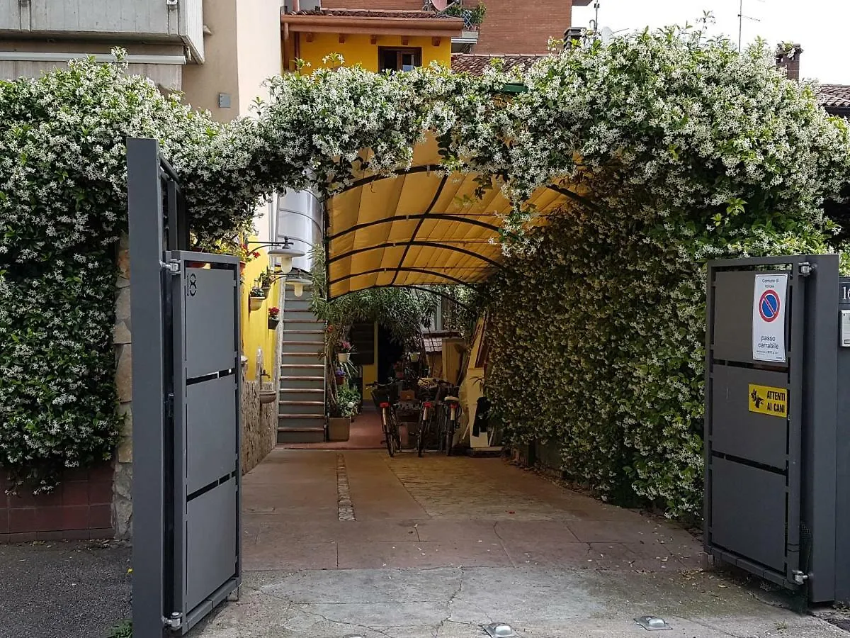 Affittacamere Dora Baltea Monolocale Primo Piano Mansarda Secondo Piano Verona Italia