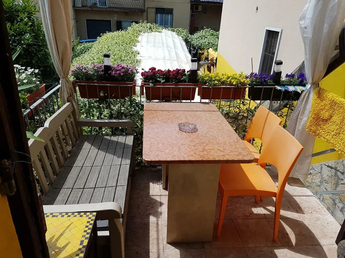 Dora Baltea Monolocale Primo Piano Mansarda Secondo Piano Verona 0*,