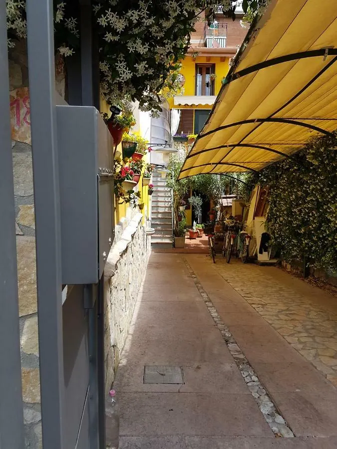 Affittacamere Dora Baltea Monolocale Primo Piano Mansarda Secondo Piano Verona