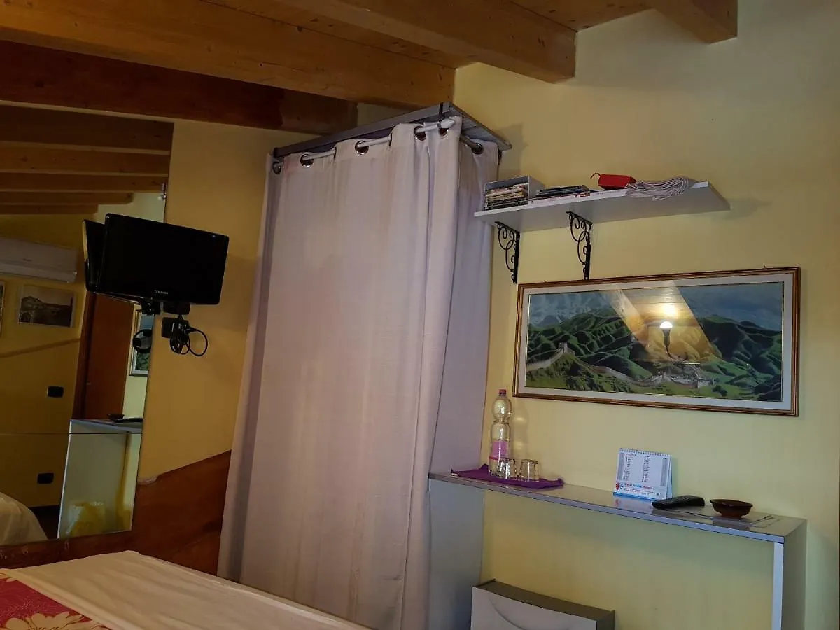 Dora Baltea Monolocale Primo Piano Mansarda Secondo Piano Verona