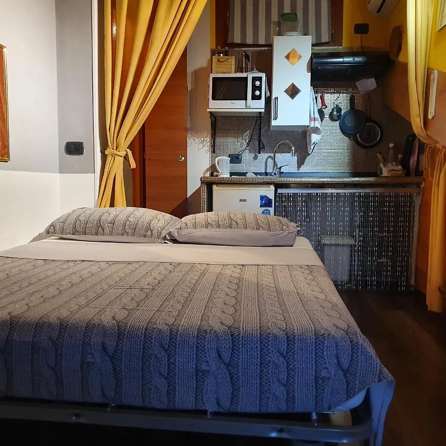 Dora Baltea Monolocale Primo Piano Mansarda Secondo Piano Vérone Maison d'hôtes