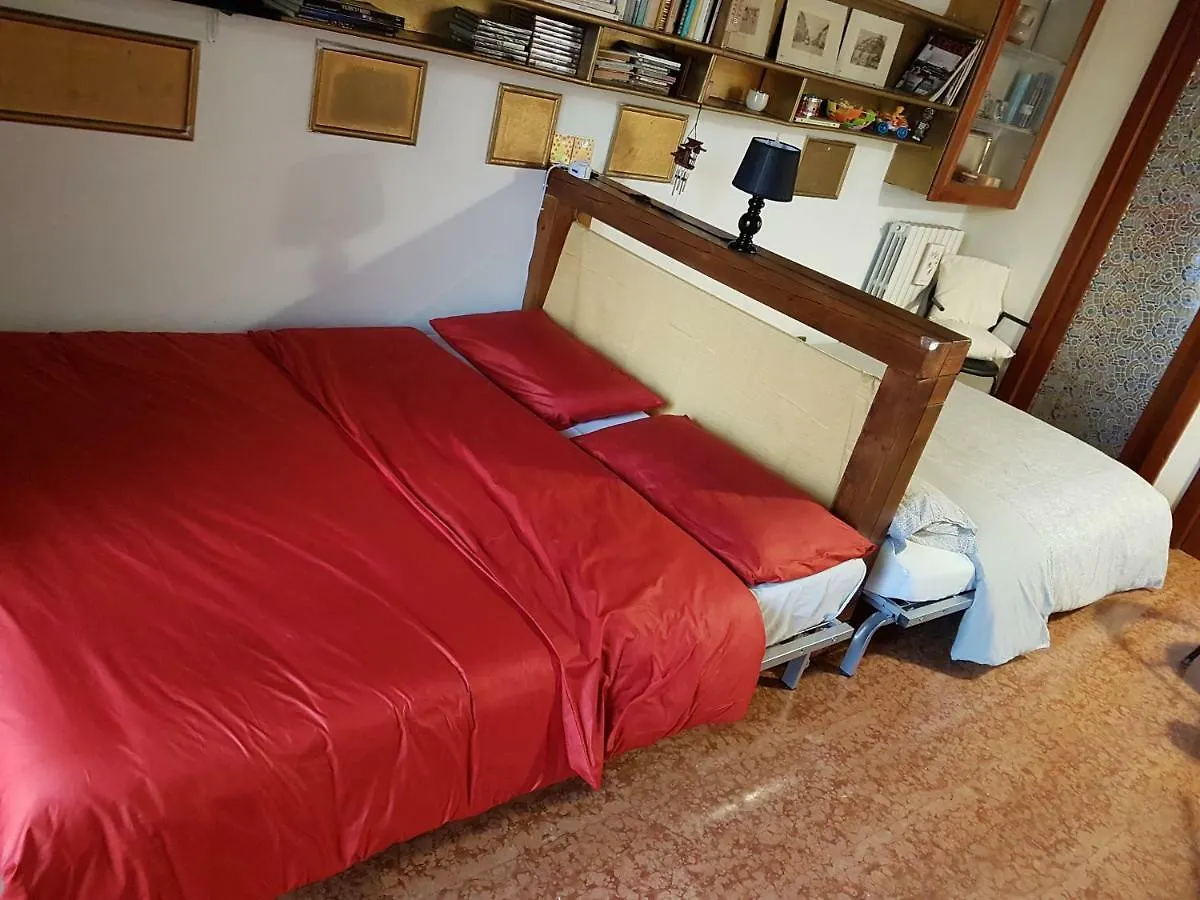 Dora Baltea Monolocale Primo Piano Mansarda Secondo Piano Vérone
